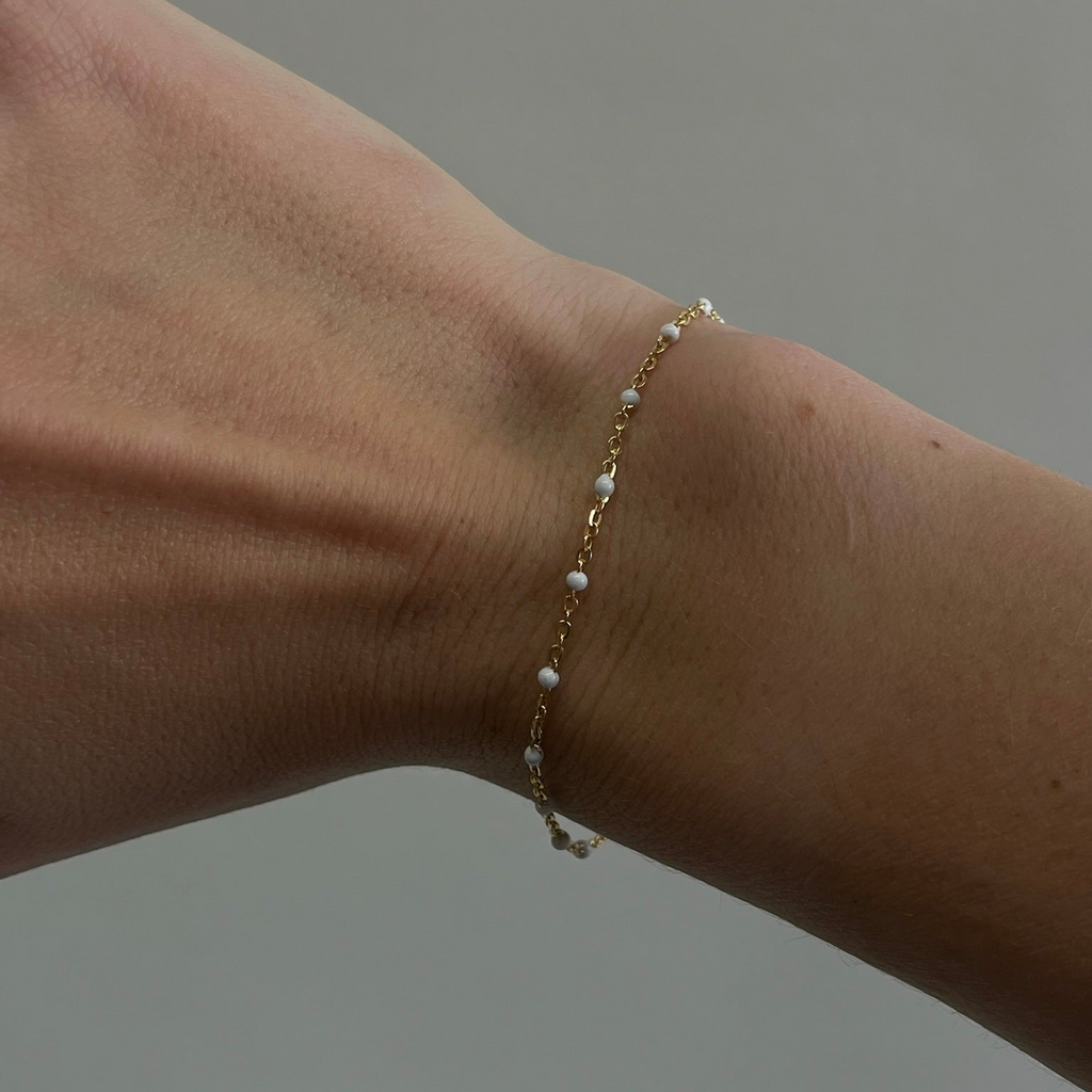 white daisy bracelet